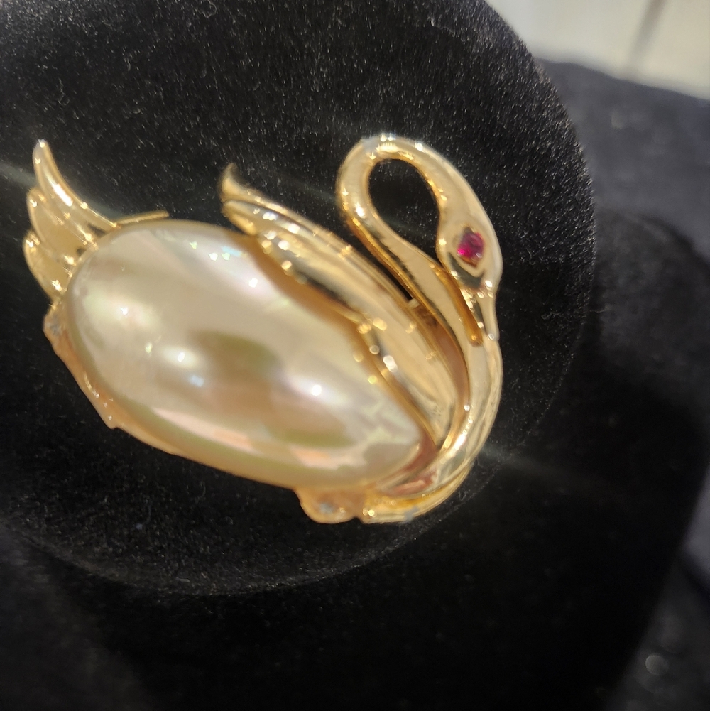 Elegant Gold Swan Brooch with Pearl Accent